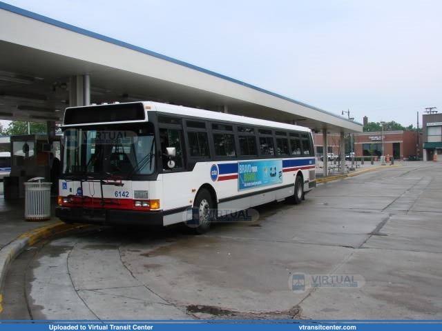 Chicago Transit Authority 6142 
Keywords: CTA;Flxible Metro-E