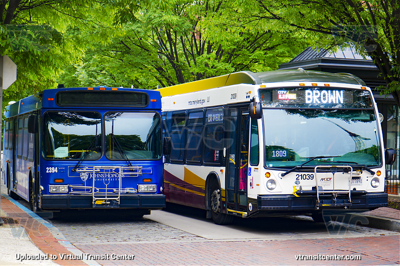 Johns Hopkins University 2394 and MTA Maryland BatimoreLink 21039 on CityLink Brown
Two for One Special
Keywords: Academy;Johns Hopkins University;New Flyer Low Floor;New Flyer D40LF