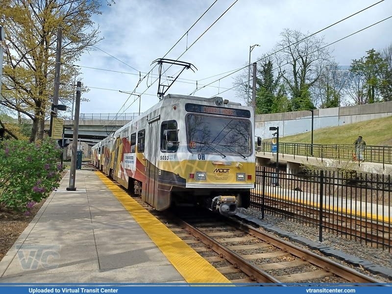 MTA Maryland Light Rail 5033 on Light RailLink
Light RailLink to Camden Yards
