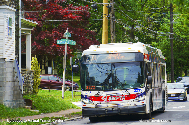 SEPTA 3235 on Route 81
Route 81 to Ogontz-Cheltenham
Former route XH
Keywords: SEPTA Bus;New Flyer XDE40