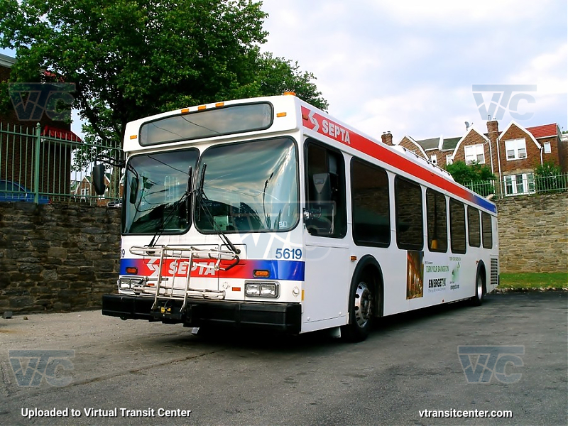 SEPTA 5619 on Route 47
Laying over
Keywords: SEPTA Bus;New Flyer D40LF