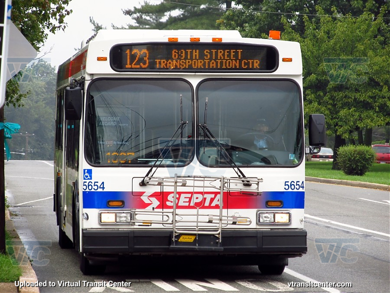 SEPTA 5654 on Route 123
Route 123 to 69th Street Transportation Center
Keywords: SEPTA Bus;New Flyer D40LF