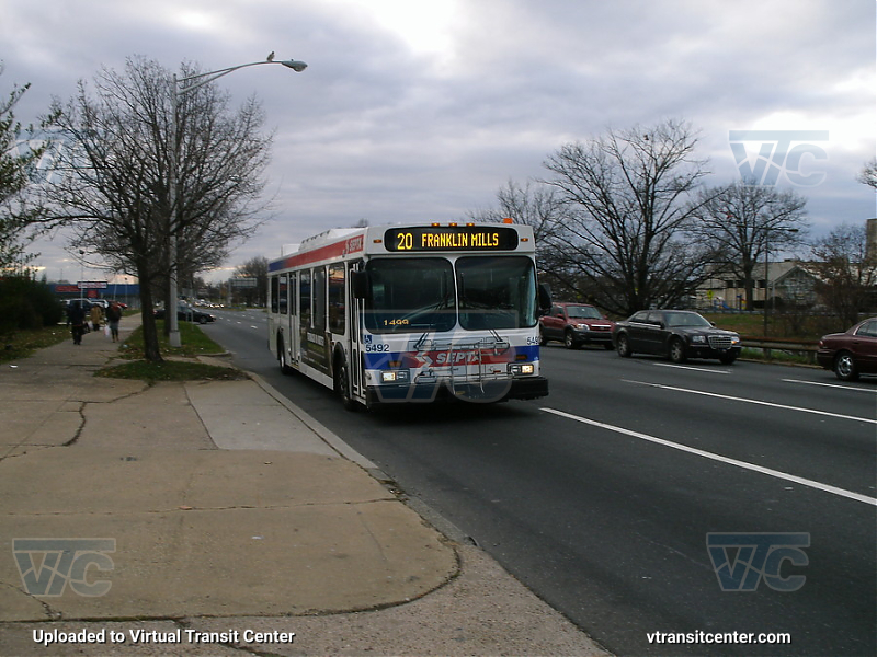 SEPTA 5492 on Route 20
Route 20 to Frankford Transit Center (signed up for Franklin Mills)
Keywords: SEPTA Bus;New Flyer D40LF