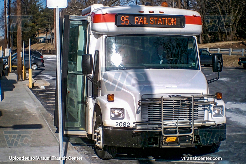 SEPTA 2082 on Route 95
Route 95 to Gulph Mills Station
Freightliner/Champion Defender
December 17th, 2008
Keywords: SEPTA Bus;Freightliner FB65;Champion Defender