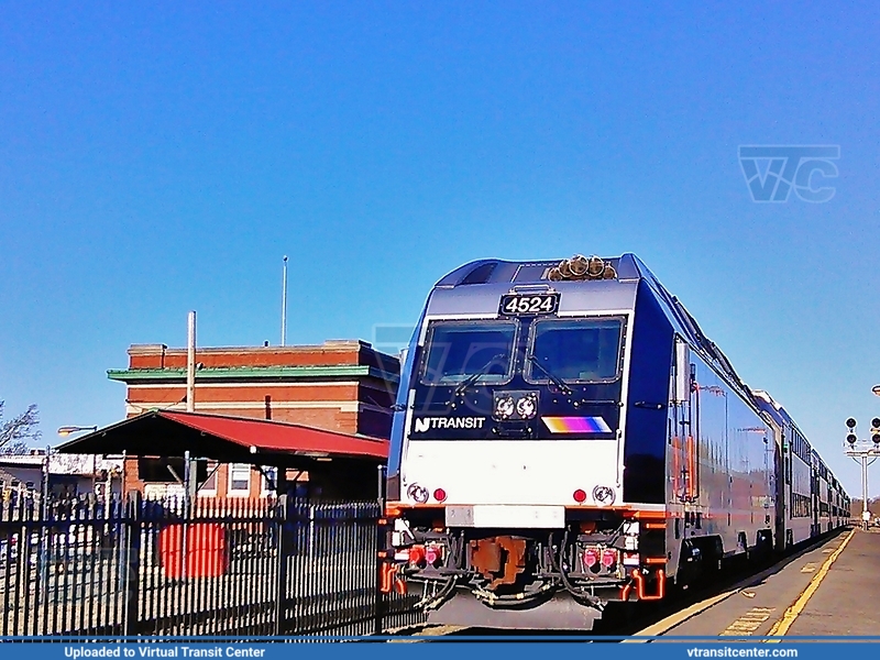 NJ Transit ALP-45DP 4524
ALP-45DP Tailing
Raritan Valley Line to New York
