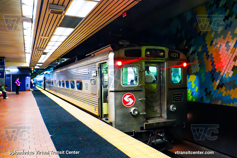 SEPTA Silverliner IV 401 on Warminster Line
Warminster Local
General Electric Silverliner IV
Penn Central Heritage Car
Keywords: SEPTA Regional Rail;Penn Central;Heritage Car;Retro Livery
