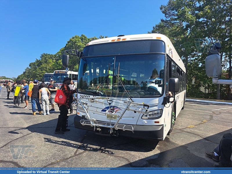 NJ Transit 24027
Not In Service
New Flyer XD60
St Veronica Parish on US-9, Howell Township, NJ
September 14th, 2024
Keywords: NJTBus;XD60