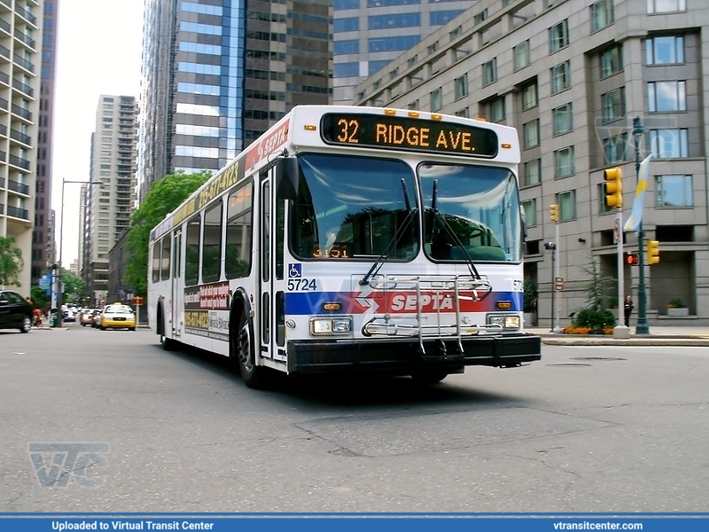 SEPTA 5724 on Route 32
Route 32 to Ridge Avenue and Lyceum
New Flyer D40LF
18th Street and Cherry Street/Ben Franklin Parkway, Philadelphia, PA
May 9th 2011
Keywords: SEPTA;D40LF