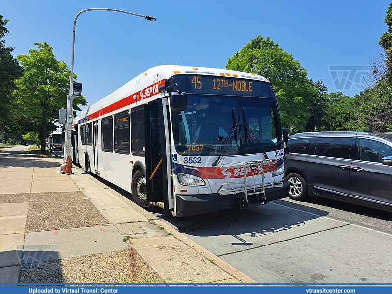 SEPTA 3532 on Route 45
Route 45 to 12th-Noble
New Flyer XDE40
Broad Street and Oregon Avenue, Philadelphia, PA
