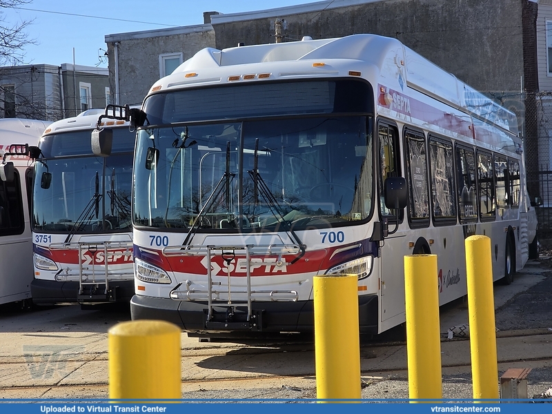SEPTA XHE40 700 Hydrogen Fuel Cell Bus and 3751 at Germantown
Not In Service
New Flyer XHE40 (700)
New Flyer XDE40 (3751)
Keywords: SEPTA;XHE40;XDE40