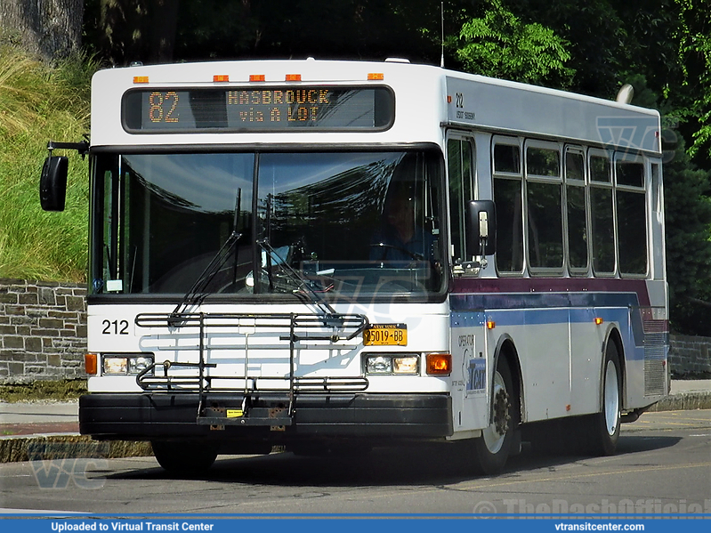 Tompkins Consolidated Area Transit - TCAT 212 on route 82
212 is presently the only 30 foot bus in the fleet, and seems to be from
South Dakota based on an interior plate.
Keywords: Tompkins TCAT;Gillig Low Floor;South Dakota