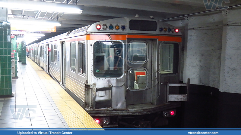 SEPTA Metro Broad Street/B-IV 581 on Broad Street Line Local
Broad Street Line Local to NRG Station
Kawasaki B-IV
Erie Station, Philadelphia, PA
July 11th 2019
Keywords: SEPTAMetro;Kawasaki
