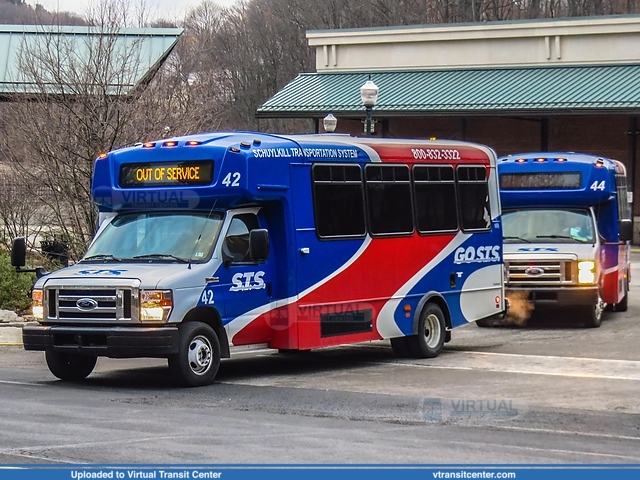STS 42 and 44
Not in Service
Ford E450/Champion Challenger
Union Station Bus Terminal, Pottsville, PA
Keywords: STS;Ford E450;Champion Challenger