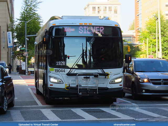 BaltimoreLink 19044 on CityLink Silver
CityLink Silver to Curtis Bay
New Flyer XD40
Fayette Street and Charles Street, Baltimore, MD

Keywords: MTAMDBus;New Flyer XD40