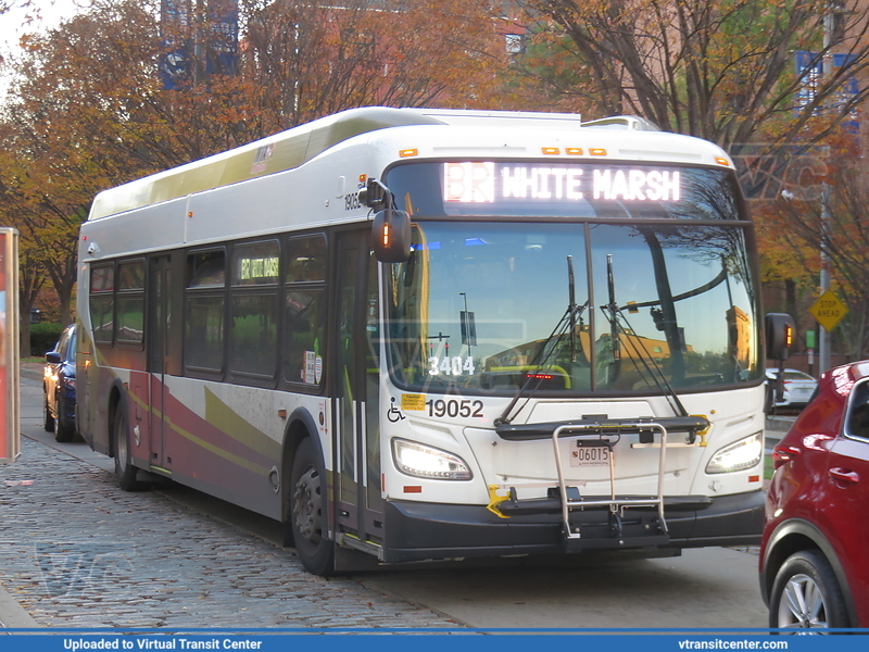 BaltimoreLink 19052 on CityLink Brown
CityLink Brown to White Marsh
New Flyer XD40
Broadway and Monument Street, Baltimore, MD

