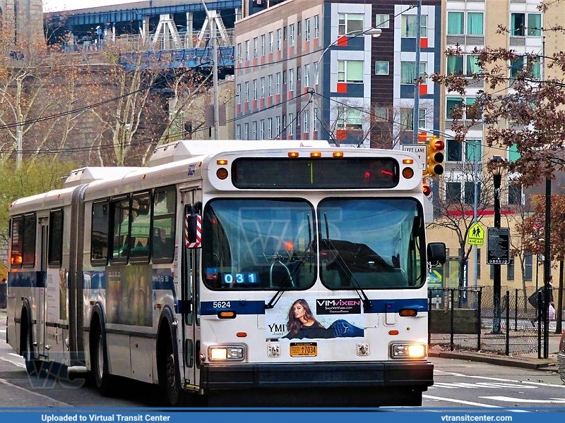 MTA New York City 5624
New Flyer D60HF
Allen Street and East Broadway, Manhattan, New York City, NY
December 4th 2017
Keywords: New;Flyer;D60