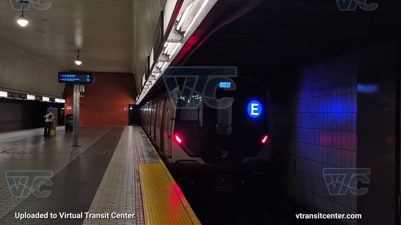 R211 E train at Sutphin/Archer -JFK
A Jamaica-bound E Train departs Sutphin Blvd-Archer Av/JFK Airport. This train is being used for CBTC testing along the IND Queens Boulevard line.
