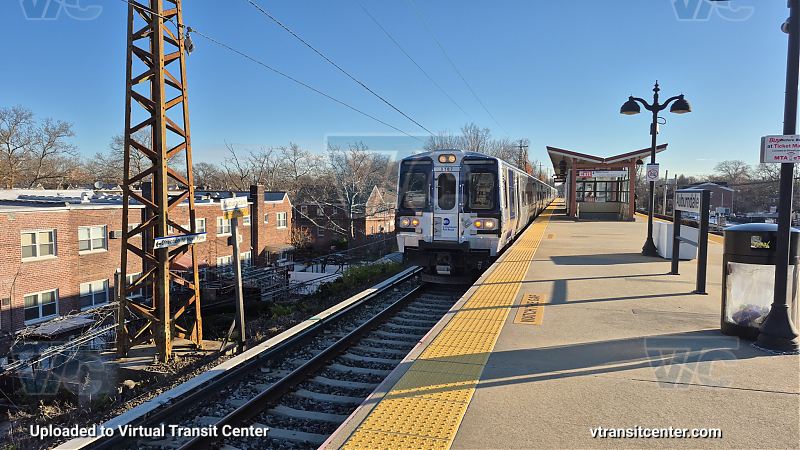 LIRR M9 Holiday Train
LIRR M9 Holiday Train
