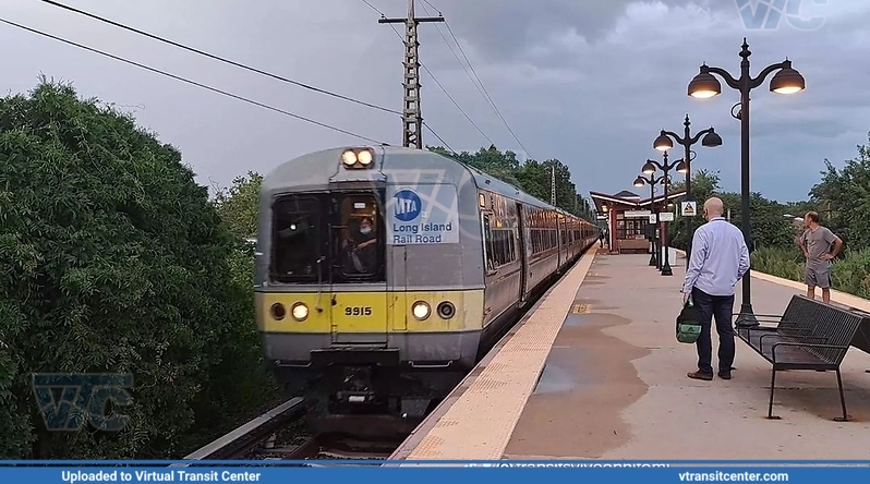 LIRR M3 at Auburndale
M3
