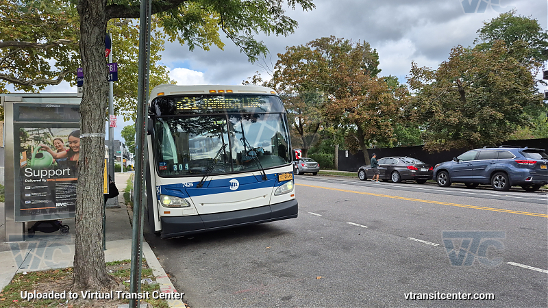 2015 NFI XD40 #7425 on the Q31
2015 NFI XD40 #7425 on the Q31

