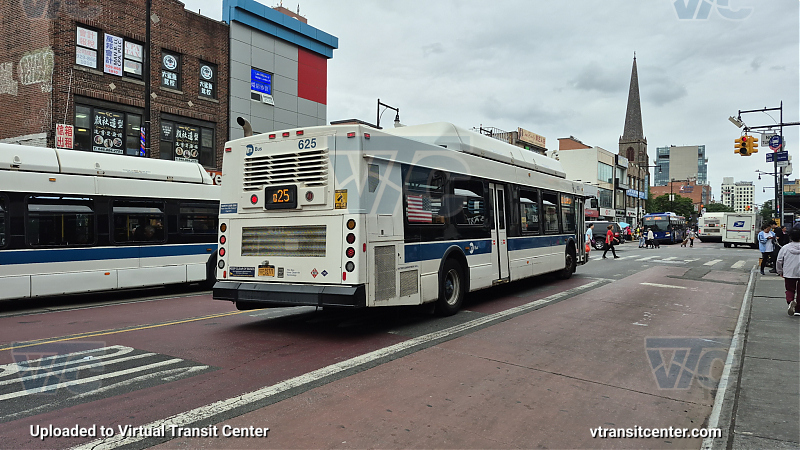2012 NFI C40LF #625 on the Q25 Limited 
2012 NFI C40LF #625 on the Q25 Limited 
