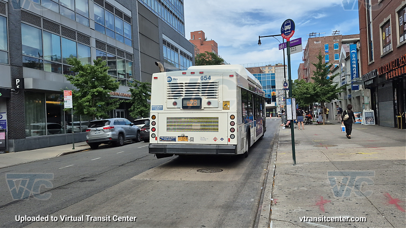 MTA New York City 654 on the Q28
2013 NFI C40LF #654 on the Q28
