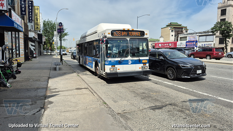 2011 NFI C40LF #594 deadheading to the Q28
2011 NFI C40LF #594 deadheading to the Q28
