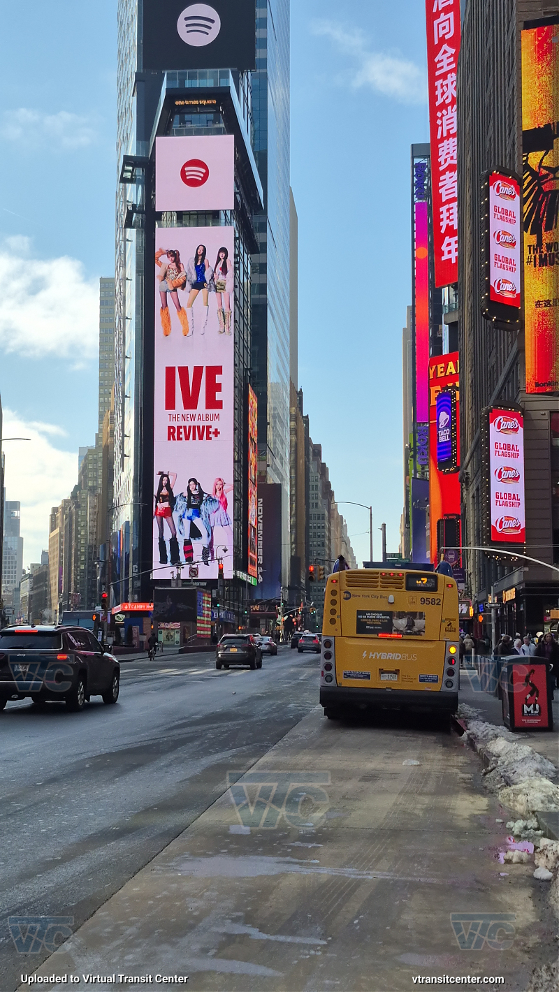New York City Transit Bus #9582 on the M7
Here we see XDE40 #9582 on the M7 at Times Square. In the background, we can see a Spotify ad for kpop group IVE.
