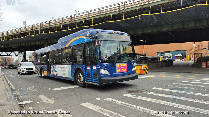 New York City Transit #7571 on the BX21
New York City Transit #7571 on the BX21
