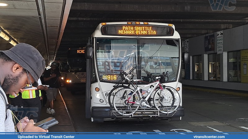 NJ Transit 6043 on a PATH Shuttle
PATH Shuttle
NABI 416.15
Journal Square Transit Center, Jersey City, NJ
