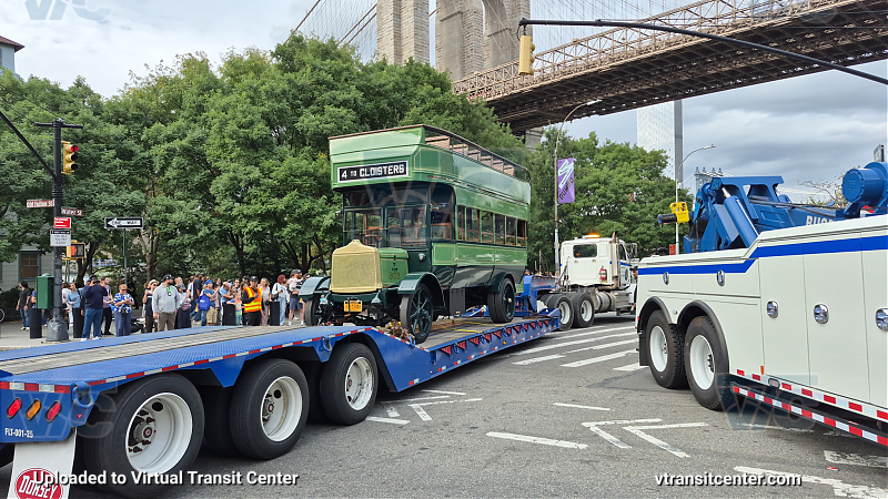 303 at New York Transit Museum's Bus Festival
303 at New York Transit Museum's Bus Festival
