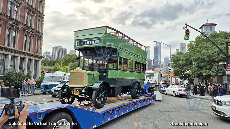 303 at New York Transit Museum's Bus Festival
303 at New York Transit Museum's Bus Festival
