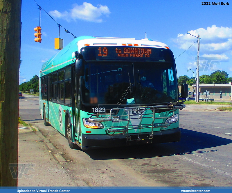 DDOT 1823 on route 19
2018 DDOT New Flyer XD40 on route 19 at Fort Street and Outer Drive in Detroit, MI
Keywords: DDOT