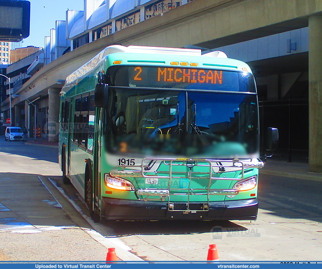 DDOT 1915 on route 2
2019 DDOT New Flyer XD40 on route 2 at the Rosa Parks Transit Center
Keywords: DDOT
