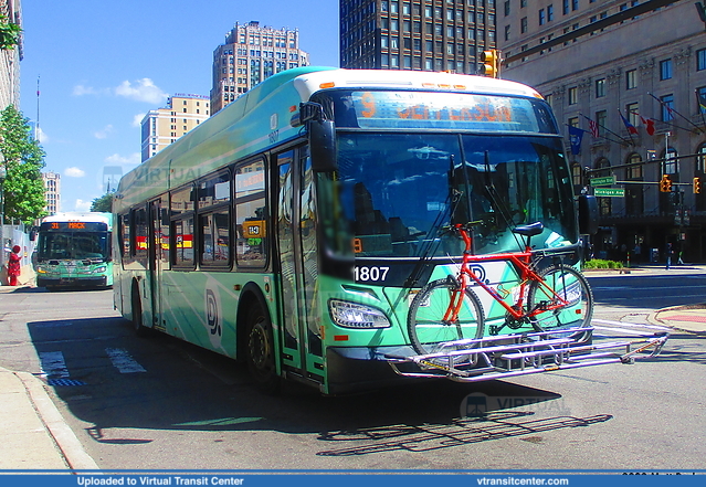 DDOT 1807 on route 9
2018 DDOT New Flyer XD40 on route 9 at Washington Boulevard and Michigan Avenue in Detroit, MI
Keywords: DDOT