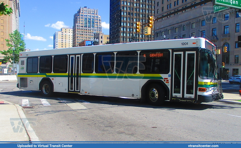 DDOT 1201 on route 6
2011 DDOT Gillig Low Floor on route 6 at Washington Boulevard and Michigan Avenue in Detroit, MI
Keywords: DDOT