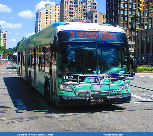 DDOT 1547 on route 3
2015 DDOT New Flyer XD60 on route 40 at Washington Boulevard and Michigan Avenue in Detroit, MI
Keywords: DDOT