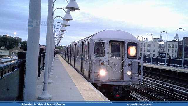 MTA New York City Subway R62A 2185 on the 1 Train
Arriving at 238th St. Station
9/02/2017
Keywords: NYC Subway;Bombardier;R62A