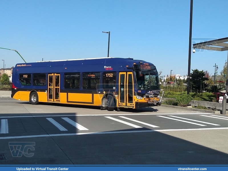 King County Metro New Flyer XE40 1752 @ Federal Way TC
