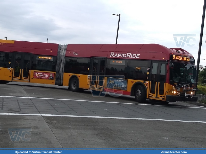 DE60LFR 6098 on A line to Tukwila Intl Blvd Station
