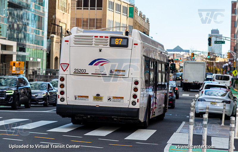 NJ Transit 25203 on Route 87
Route 87 Hoboken PATH via Journal Square
Keywords: NJTBus;NJ Transit;New Flyer XD40