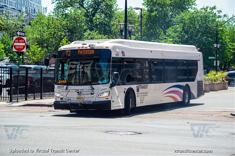 NJ Transit 25317 on Route 72
Route 72 Paterson via Bloomfield Ave
Keywords: NJT Bus;NJ Transit;New Flyer XD40