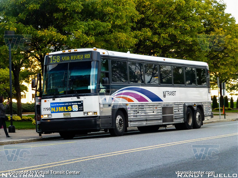 Nj Transit 7798
D4000 7798 on the 158 edgewater via river road
