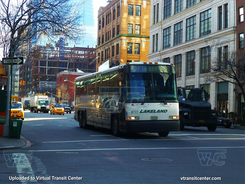 Nj Transit 8727
Lakeland Bus D4000 8727 Deadheading to nyc
