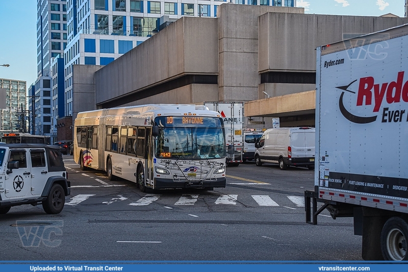 NJ Transit 24046 on route 10
Route 10 to Bayonne
New Flyer XD60
Pavonia Avenue and John F. Kennedy Blvd, Jersey City, NJ
