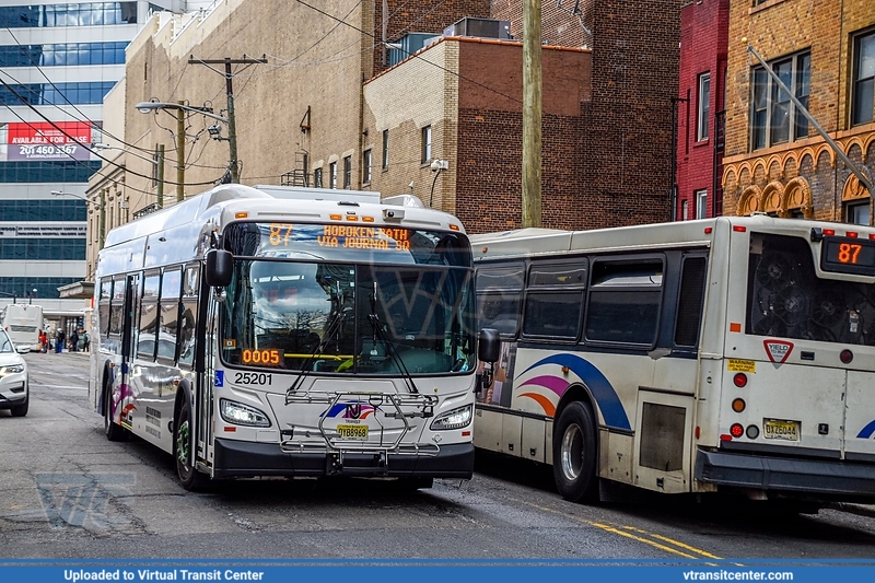 NJ Transit 25201 on Route 87
Route 87 to Hoboken-Path via Journal Square
New Flyer XD40
Pavonia Avenue and Homestead PL, Jersey City, NJ
Keywords: NJTBus;XD40