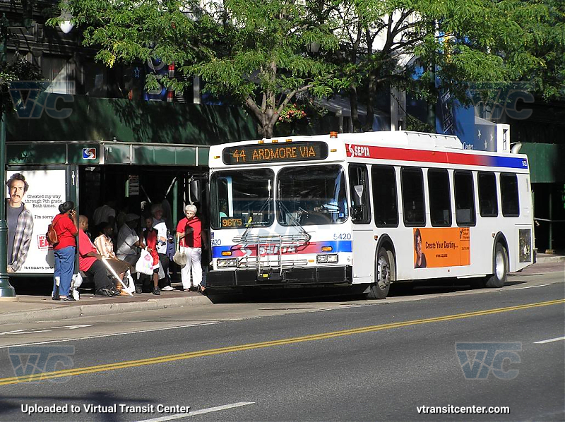 SEPTA 5420 on Route 44
Route 44 to Ardmore
Keywords: SEPTA Bus;New Flyer D40LF