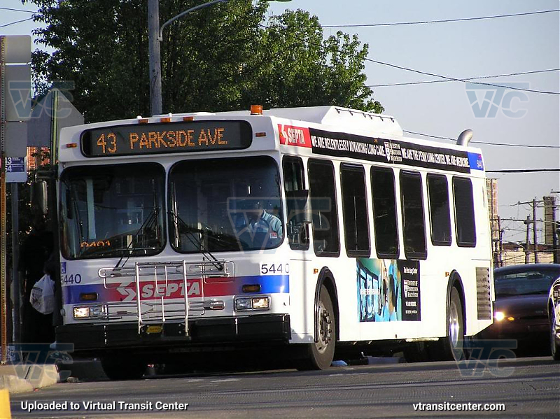 SEPTA 5440 on Route 43
Route 43 Parkside Avenue
Keywords: SEPTA Bus;New Flyer D40LF