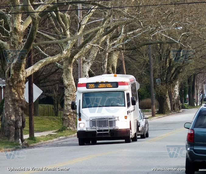 SEPTA 2081 on route 205
March 16th 2012
Keywords: SEPTA Bus;Freightliner