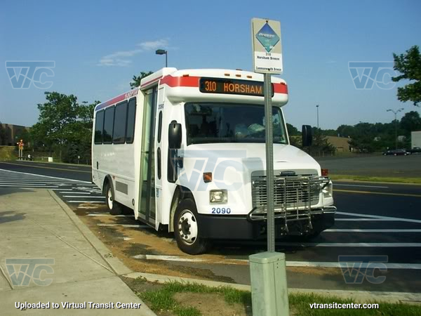 SEPTA 2090 on route 310
June 15th 2005
Keywords: SEPTA Bus;Freightliner